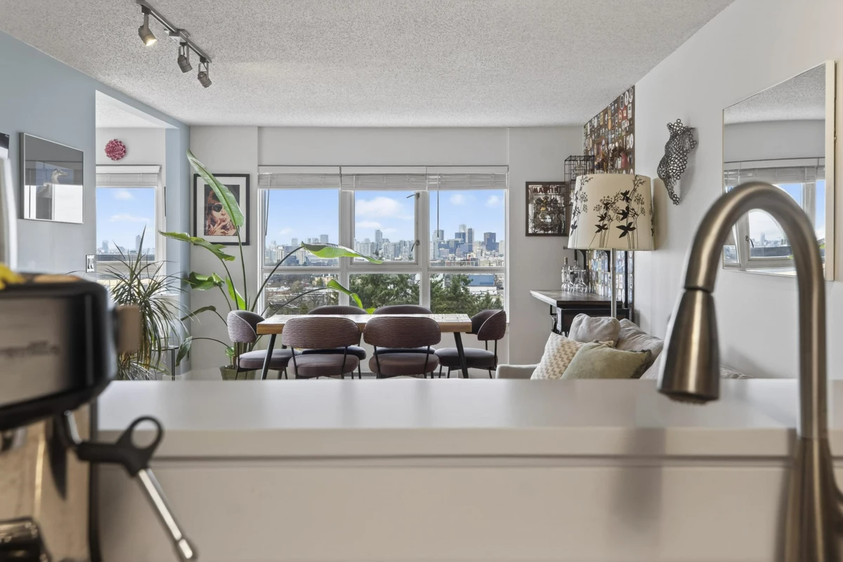 Entry Foyer Photo of 803 1833 Frances Street, Vancouver, BC