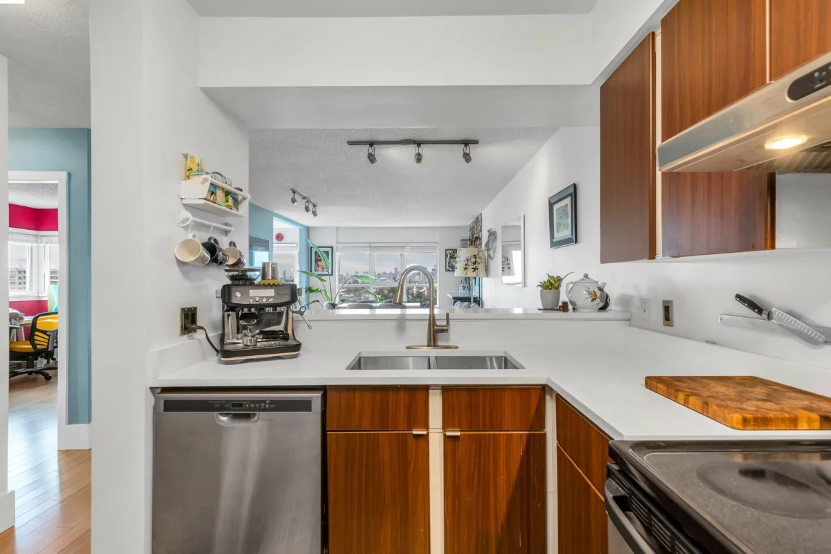 Hallway Photo of 803 1833 Frances Street, Vancouver, BC