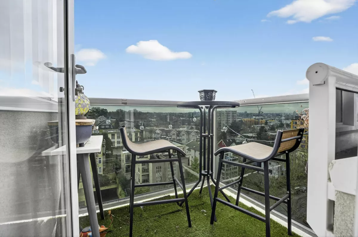 Kitchen Island Photo of 803 1833 Frances Street, Vancouver, BC