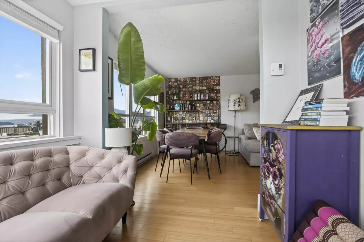 Kitchen Photo of 803 1833 Frances Street, Vancouver, BC