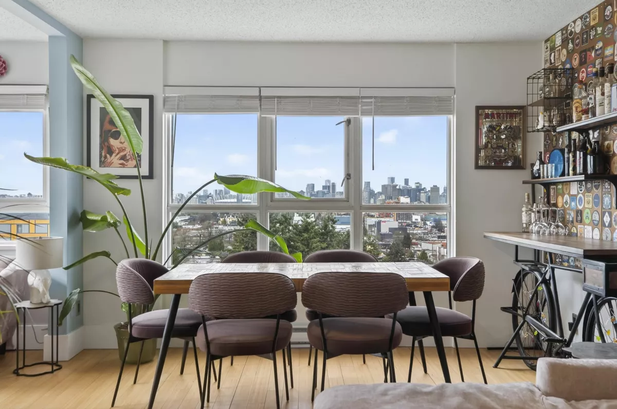 Living Room Photo of 803 1833 Frances Street, Vancouver, BC