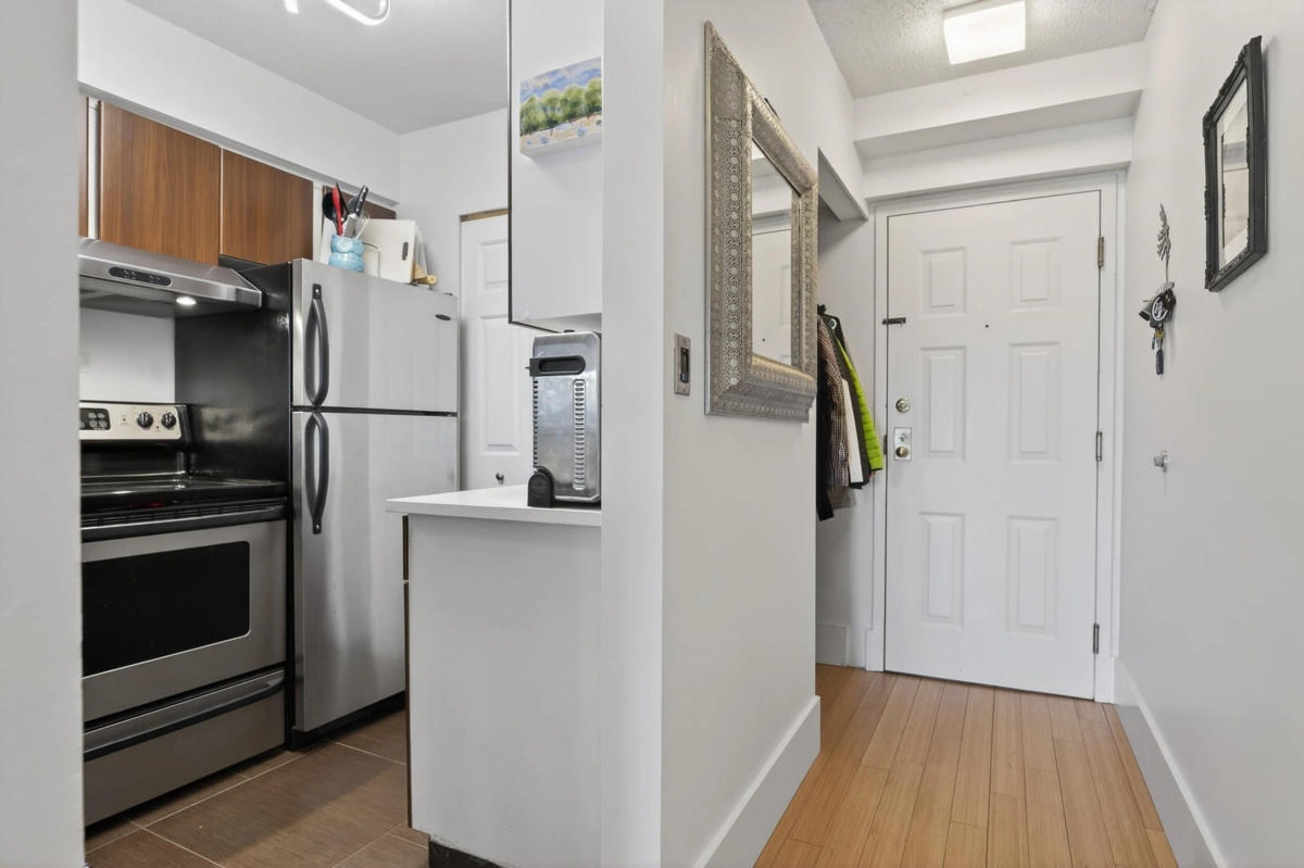 Mudroom Photo of 803 1833 Frances Street, Vancouver, BC