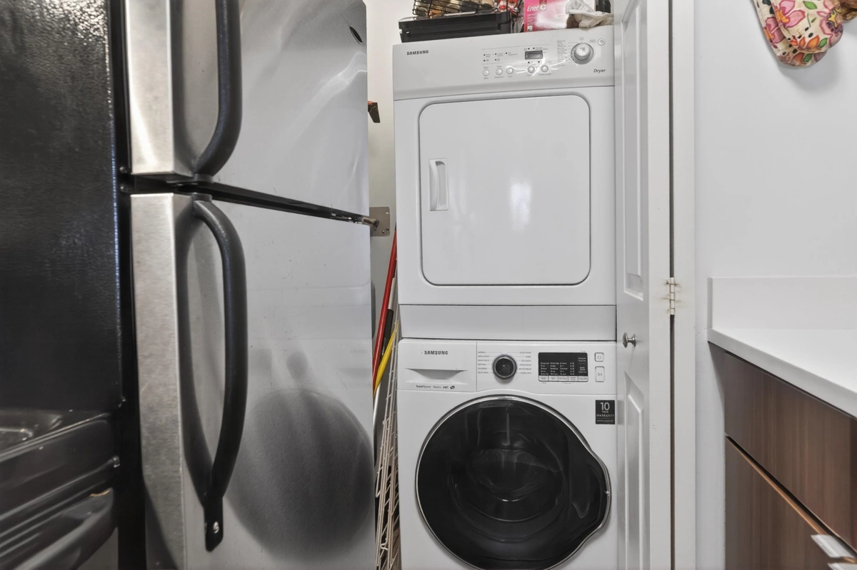 Outdoor Patio Photo of 803 1833 Frances Street, Vancouver, BC