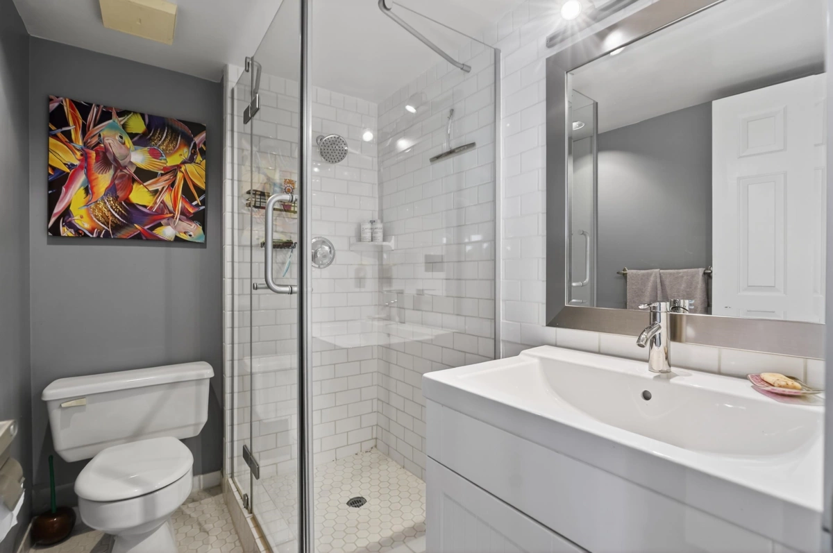 Swimming Pool Photo of 803 1833 Frances Street, Vancouver, BC