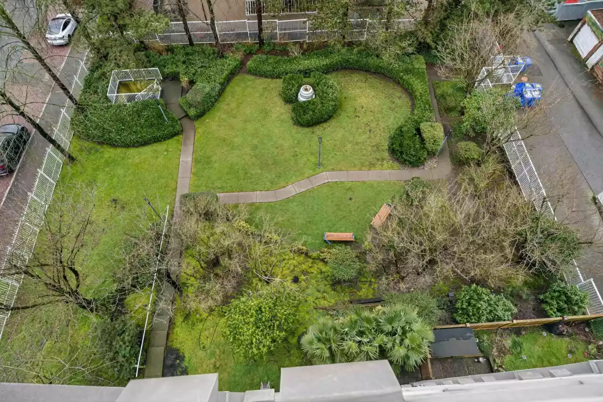 Walk-In Closet Photo of 803 1833 Frances Street, Vancouver, BC