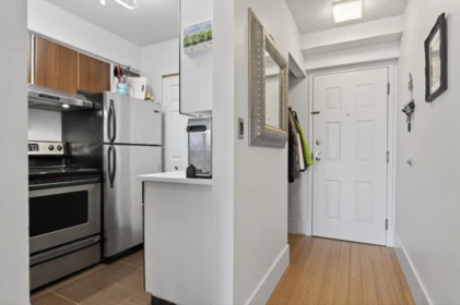 Mudroom Photo of 803 1833 Frances Street, Vancouver, BC