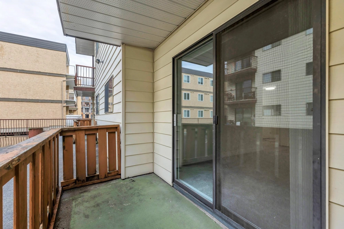 Entry Foyer Photo of 105 45749 Spadina Avenue, Chilliwack, BC