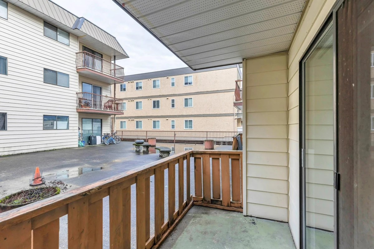 Hallway Photo of 105 45749 Spadina Avenue, Chilliwack, BC