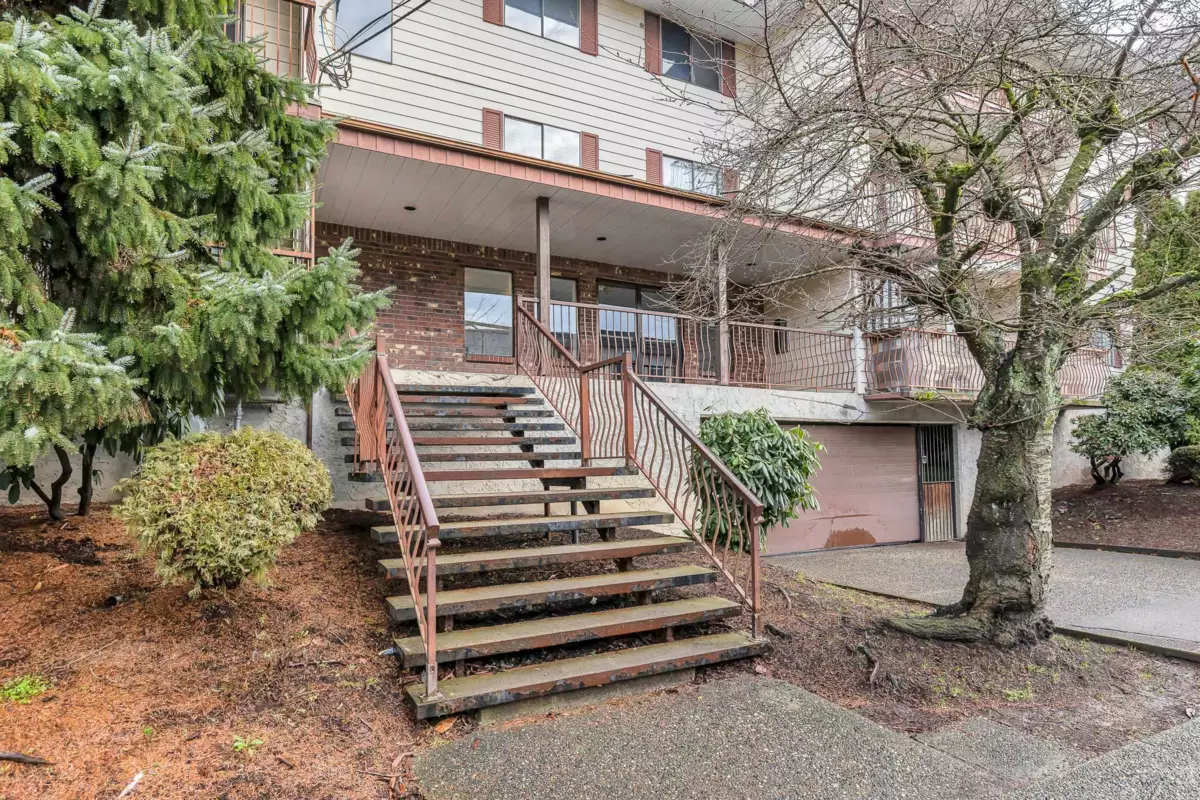 Living Room Photo of 105 45749 Spadina Avenue, Chilliwack, BC