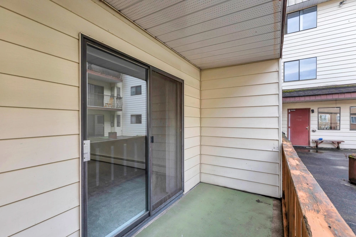 Staircase Photo of 105 45749 Spadina Avenue, Chilliwack, BC