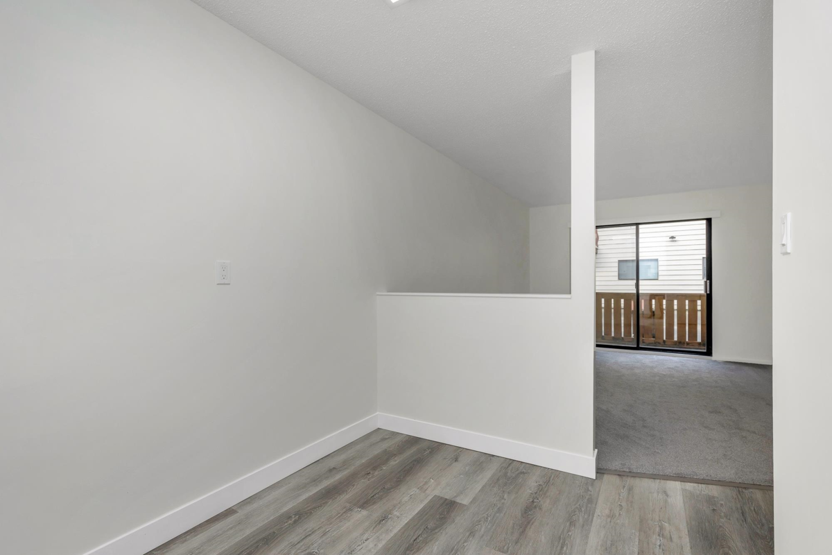 Walk-In Closet Photo of 105 45749 Spadina Avenue, Chilliwack, BC