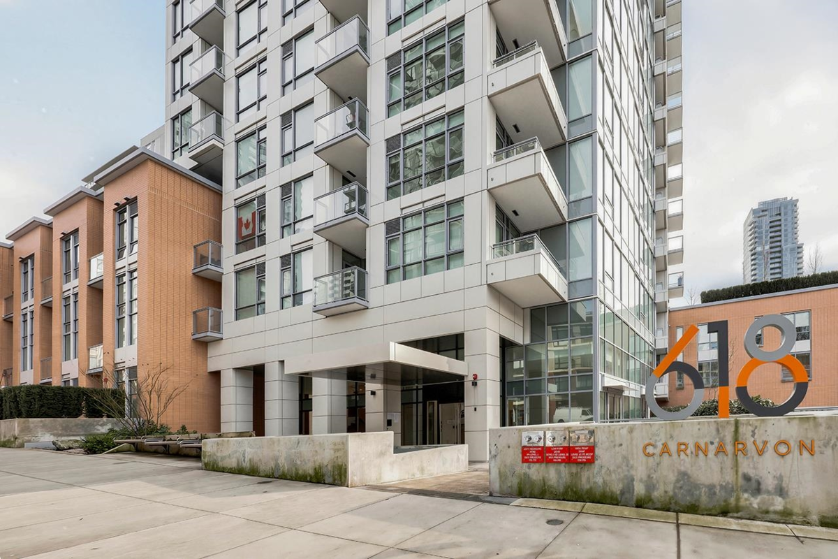 Swimming Pool Photo of 405 618 Carnarvon Street, New Westminster, BC