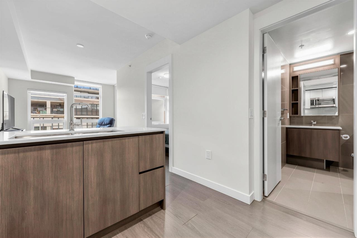 Walk-In Closet Photo of 405 618 Carnarvon Street, New Westminster, BC