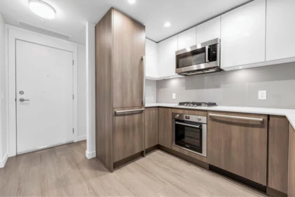 Kitchen Island Photo of 405 618 Carnarvon Street, New Westminster, BC