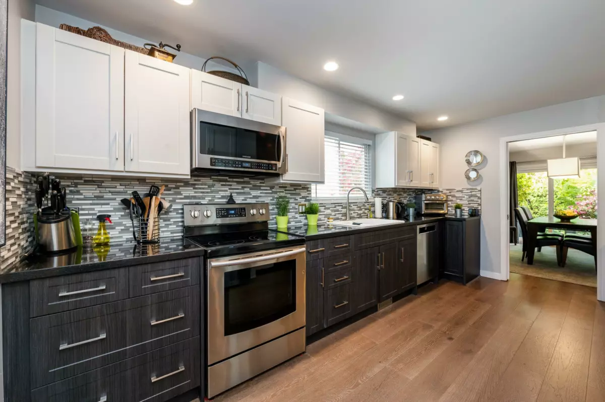 Dining Area Photo of 1452 Stevens Street, White Rock, BC
