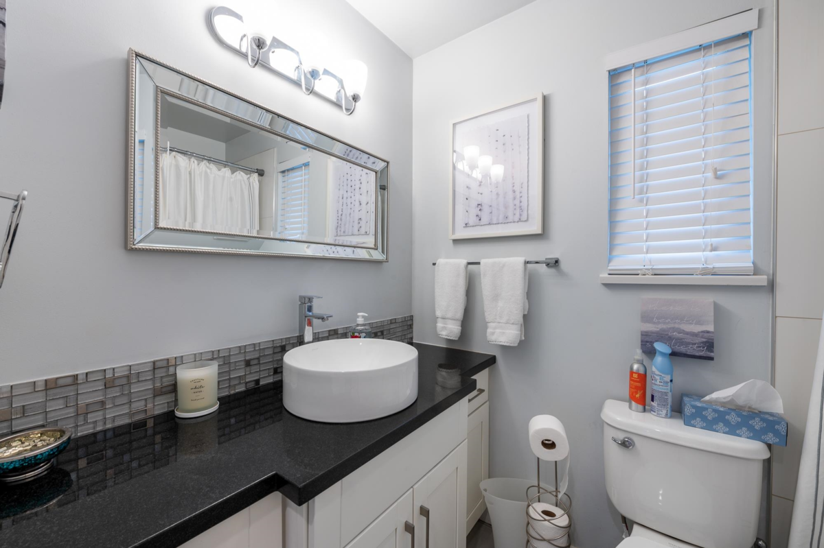 Garden / Landscaping Photo of 1452 Stevens Street, White Rock, BC