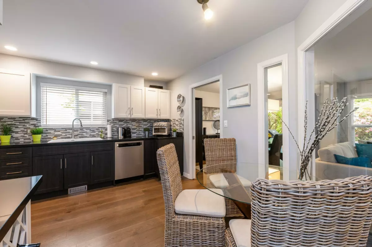 Primary Bathroom Photo of 1452 Stevens Street, White Rock, BC