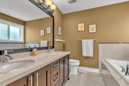 Powder Room Photo of 33116 Tunbridge Avenue, Mission, BC