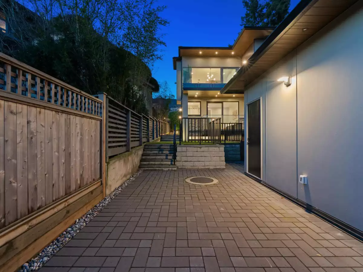 Exterior Front Photo of 2380 Marine Drive, West Vancouver, BC