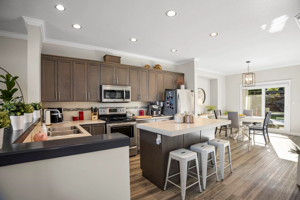 Breakfast Nook Photo of 46674 Uplands Road, Chilliwack, BC