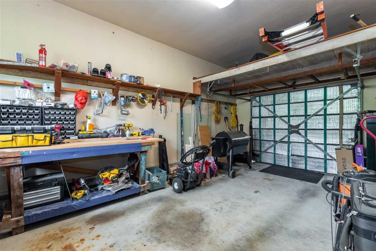 Entry Foyer Photo of 9660 Young Road, Chilliwack, BC