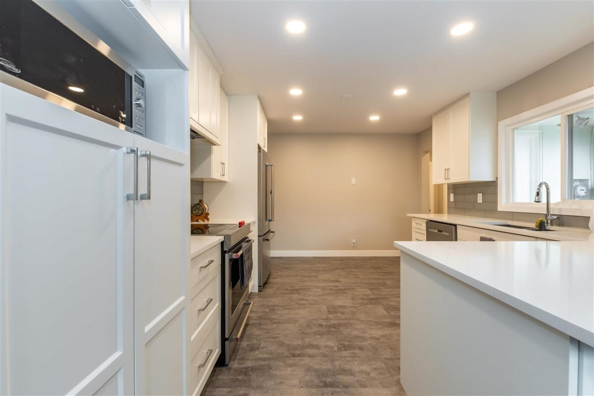 Kitchen Photo of 9660 Young Road, Chilliwack, BC