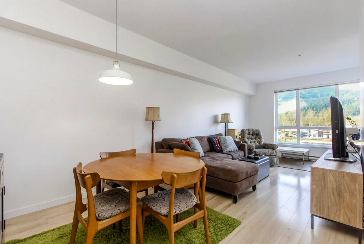 Family Room Photo of 327 40437 Tantalus Road, Squamish, BC