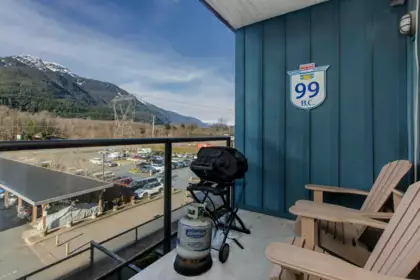 Guest Bathroom Photo of 327 40437 Tantalus Road, Squamish, BC