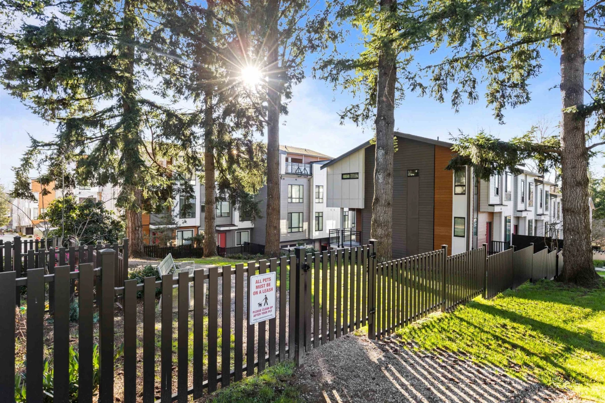 Backyard Photo of 44 16433 19 Avenue, Surrey, BC