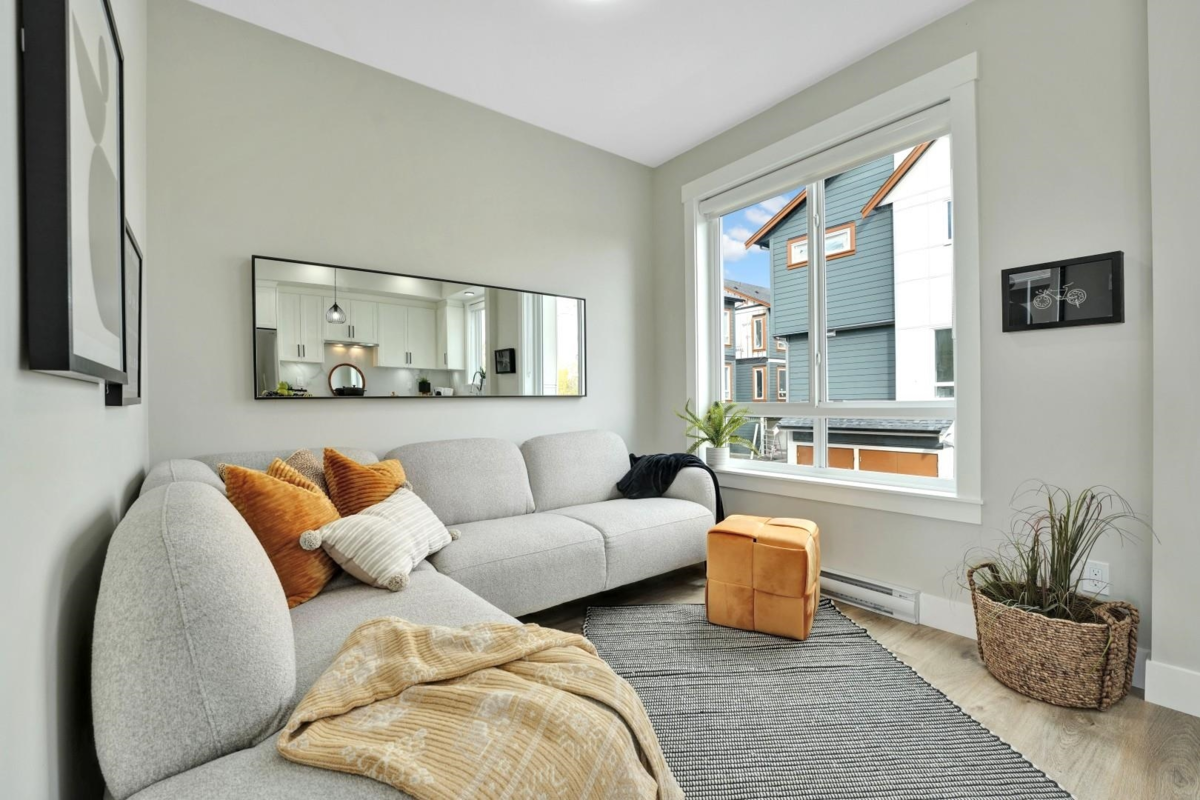 Entry Foyer Photo of 18 17155 79a Avenue, Surrey, BC