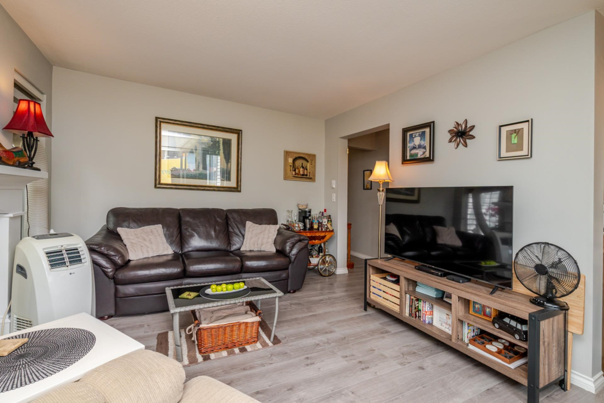 Primary Bathroom Photo of 103 11578 225 Street, Maple Ridge, BC