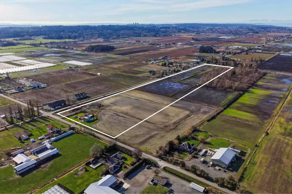 Family Room Photo of 4059 184 Street, Surrey, BC