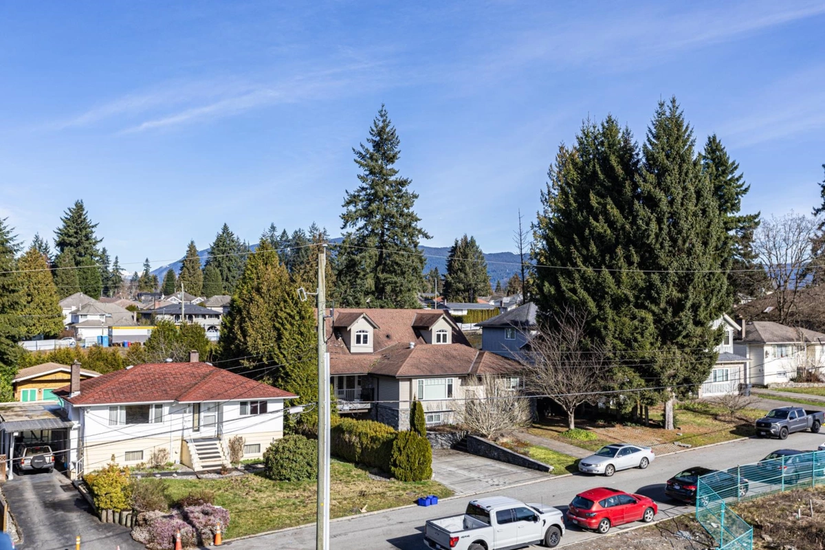 Walk-In Closet Photo of 409 623 Kemsley Avenue, Coquitlam, BC