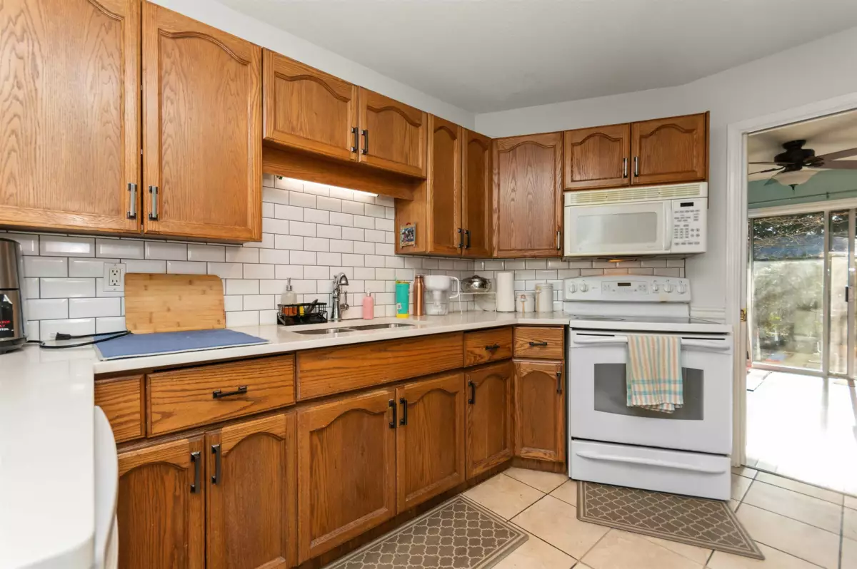 Entry Foyer Photo of 12 2575 Mcadam Road, Abbotsford, BC