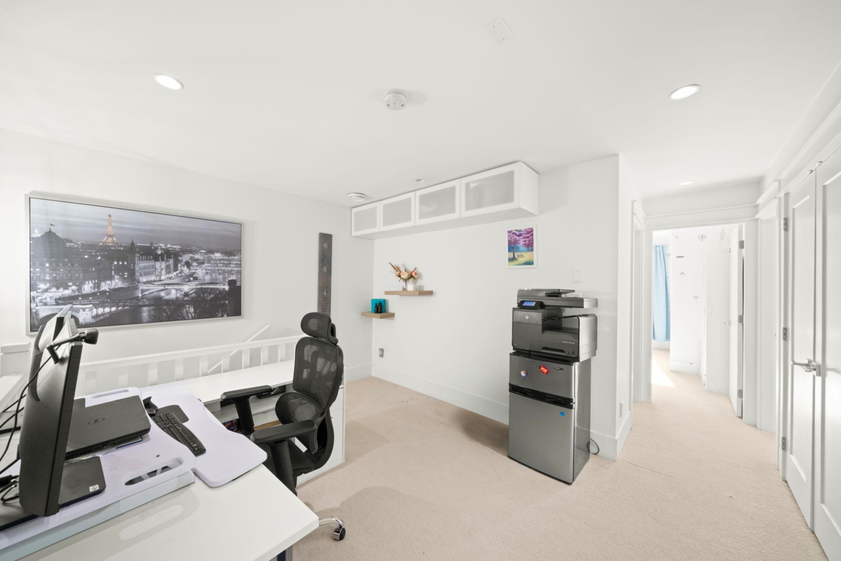 Entry Foyer Photo of 11 8425 Venture Way, Surrey, BC