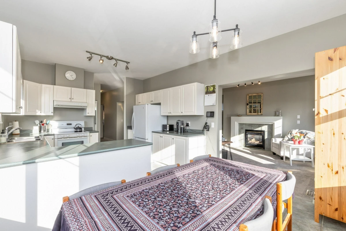 Breakfast Nook Photo of 127 Evergreen Crescent, Anmore, BC