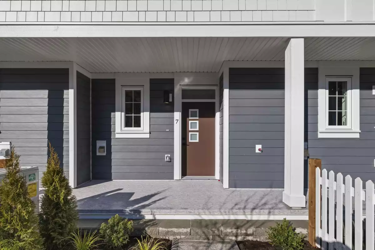 Living Room Photo of 3 2808 St. George Street, Port Moody, BC