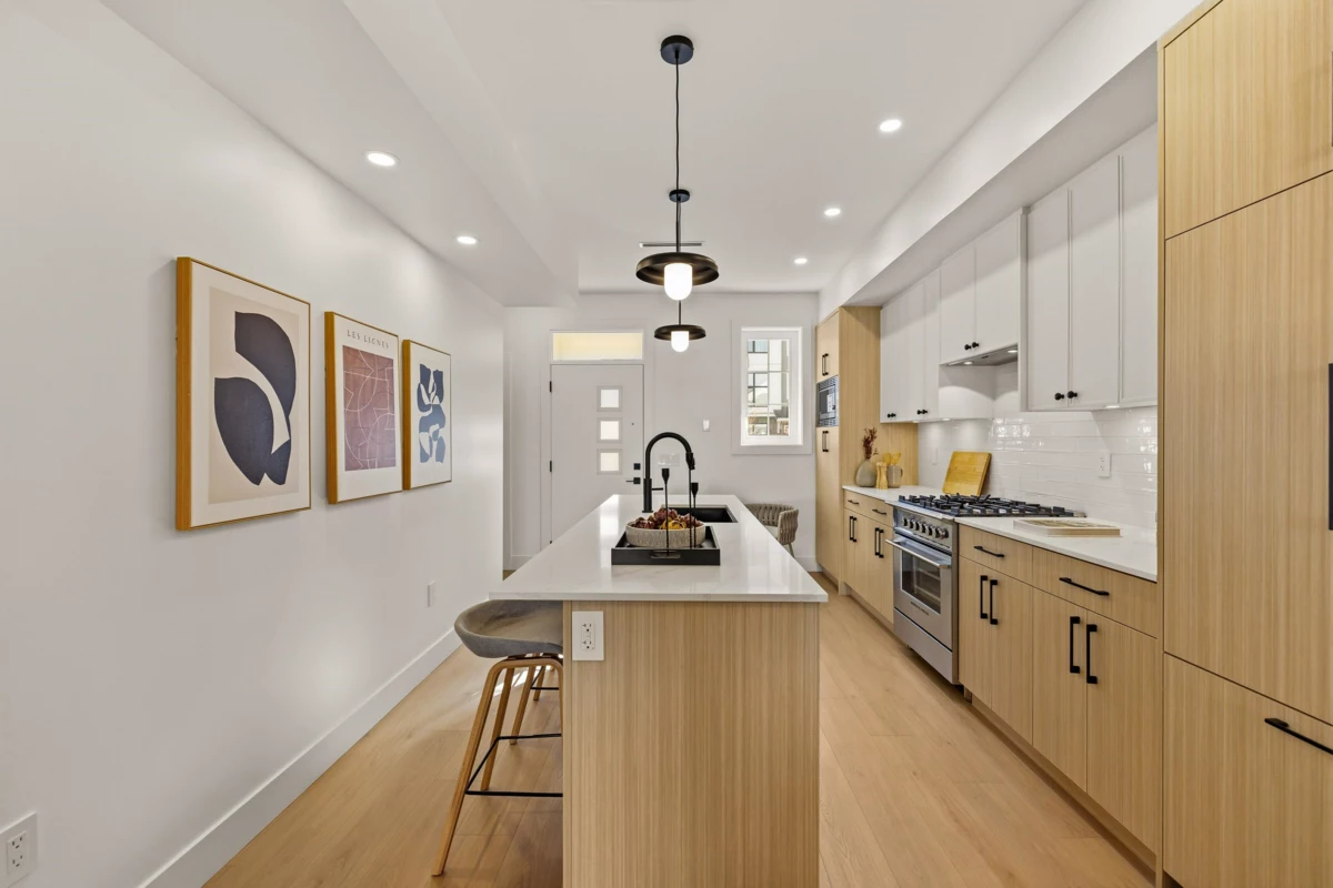 Primary Bathroom Photo of 3 2808 St. George Street, Port Moody, BC