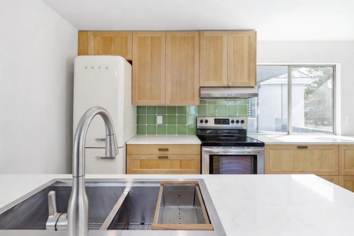 Dining Area Photo of 401 1345 W 4th Avenue, Vancouver, BC