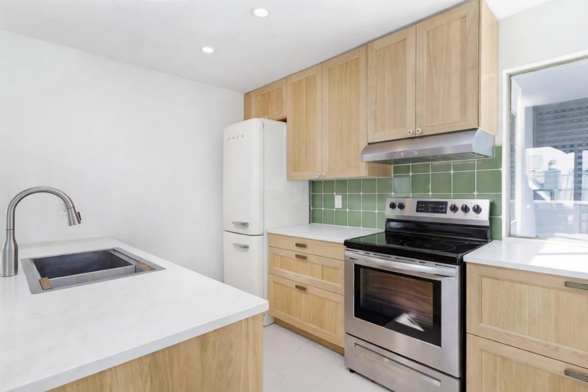 Kitchen Photo of 401 1345 W 4th Avenue, Vancouver, BC
