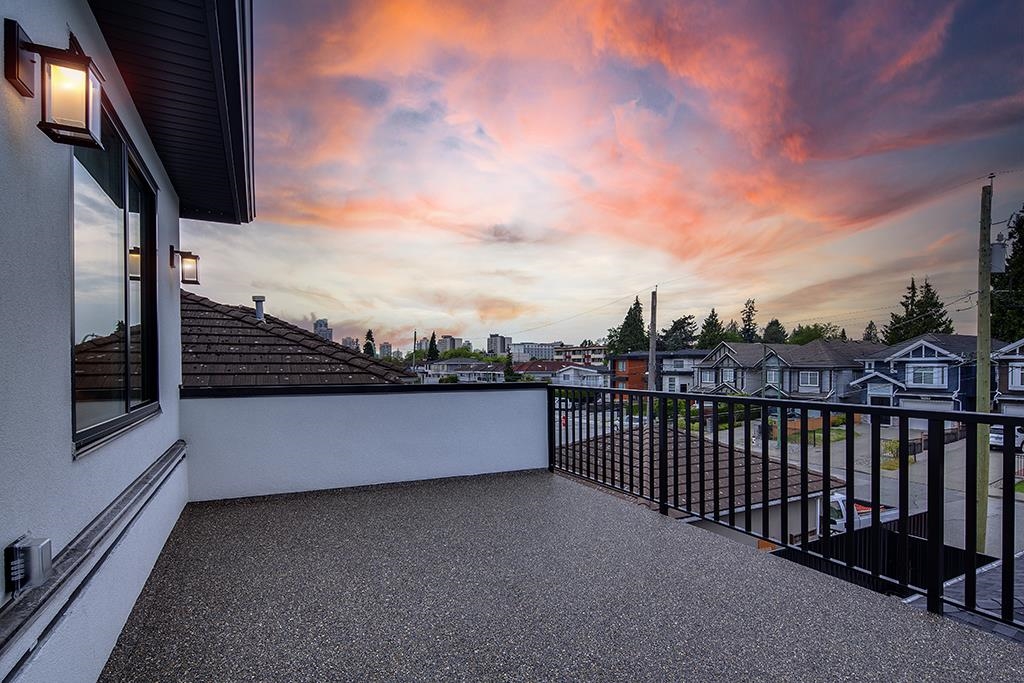 Backyard Photo of 7813 18th Avenue, Burnaby, BC