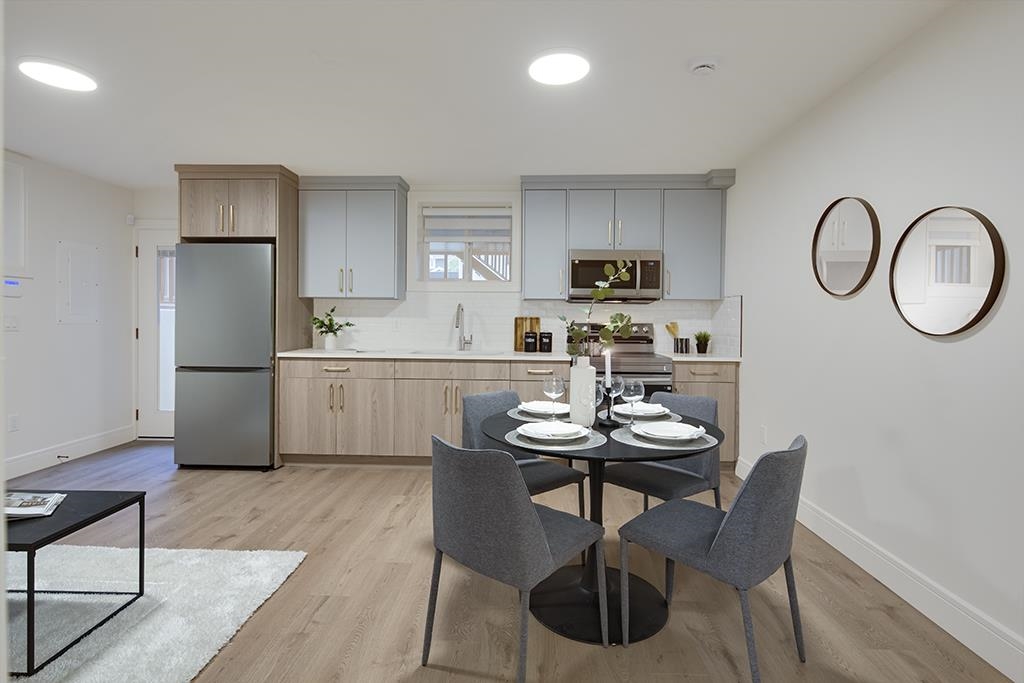 Entry Foyer Photo of 7813 18th Avenue, Burnaby, BC