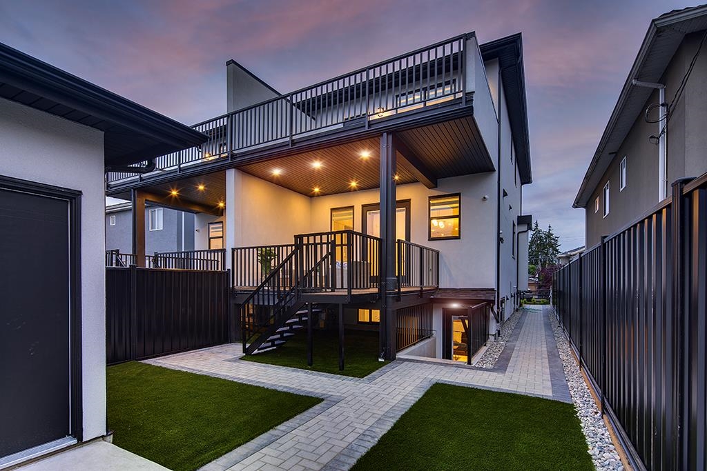 Front Yard Photo of 7813 18th Avenue, Burnaby, BC