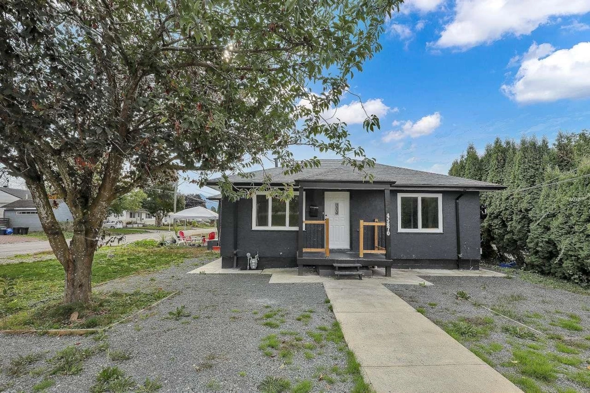 Exterior Front Photo of 45870 Henley Avenue, Chilliwack, BC