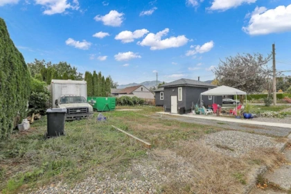 Front Yard Photo of 45870 Henley Avenue, Chilliwack, BC