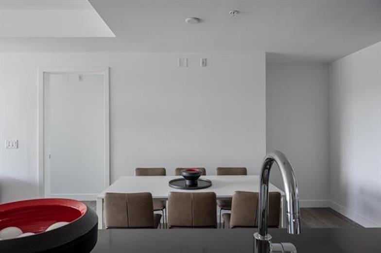 Living Room Photo of 301 717 W 17th Avenue, Vancouver, BC