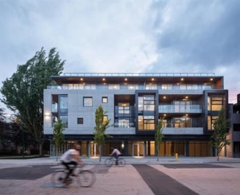 Front exterior of 301 717 W 17th Avenue, Vancouver, BC