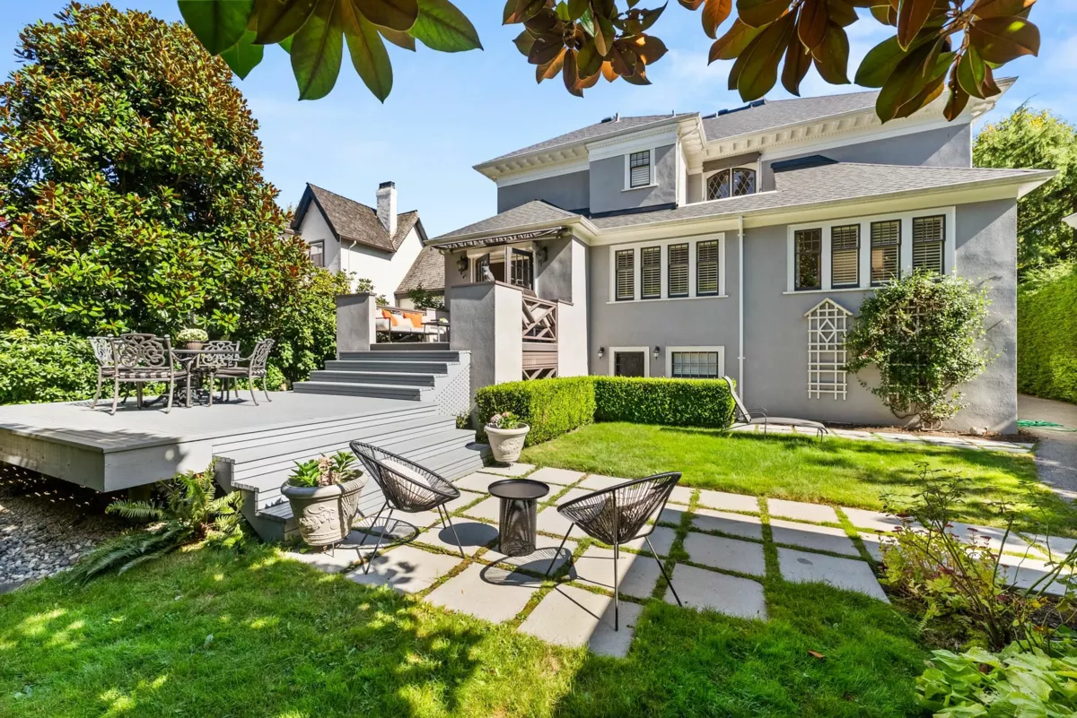 Outdoor Kitchen Photo of 6339 Adera Street, Vancouver, BC