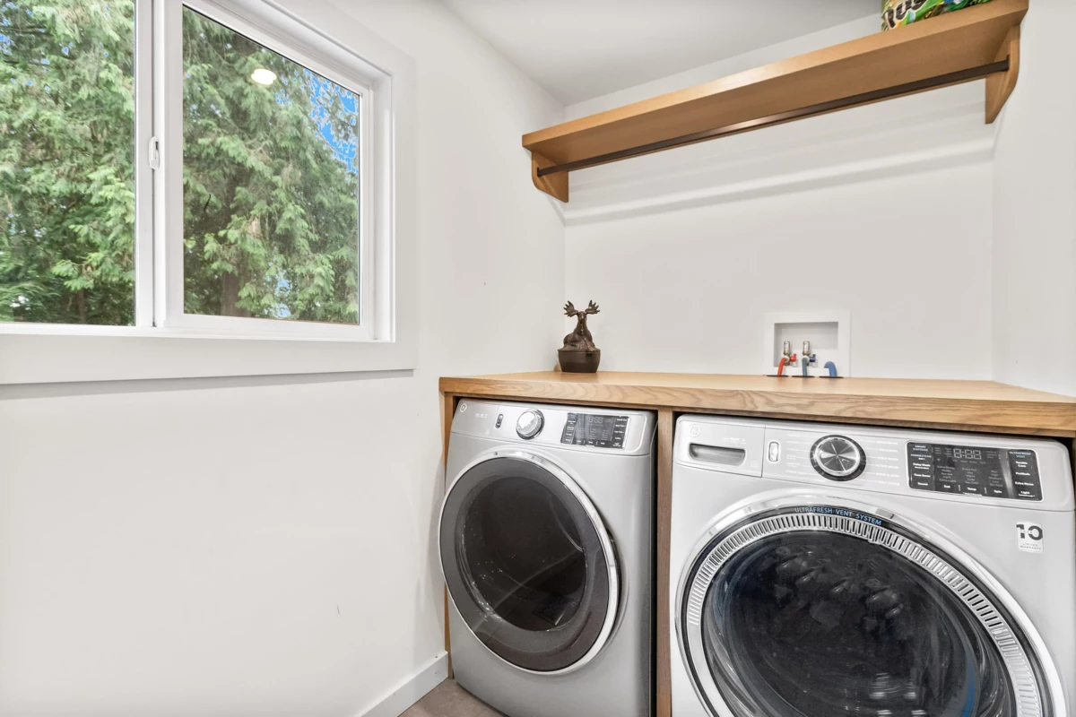Entry Foyer Photo of 31648 Grove Avenue, Mission, BC