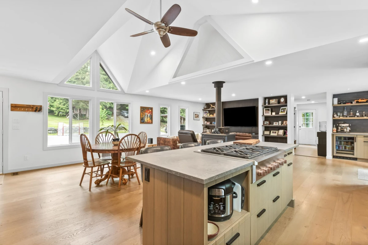 Kitchen Island Photo of 31648 Grove Avenue, Mission, BC